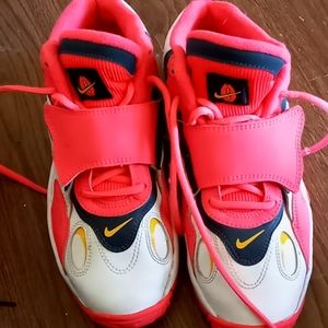 Slightly used Nike air Basketball shoes size 5.5.